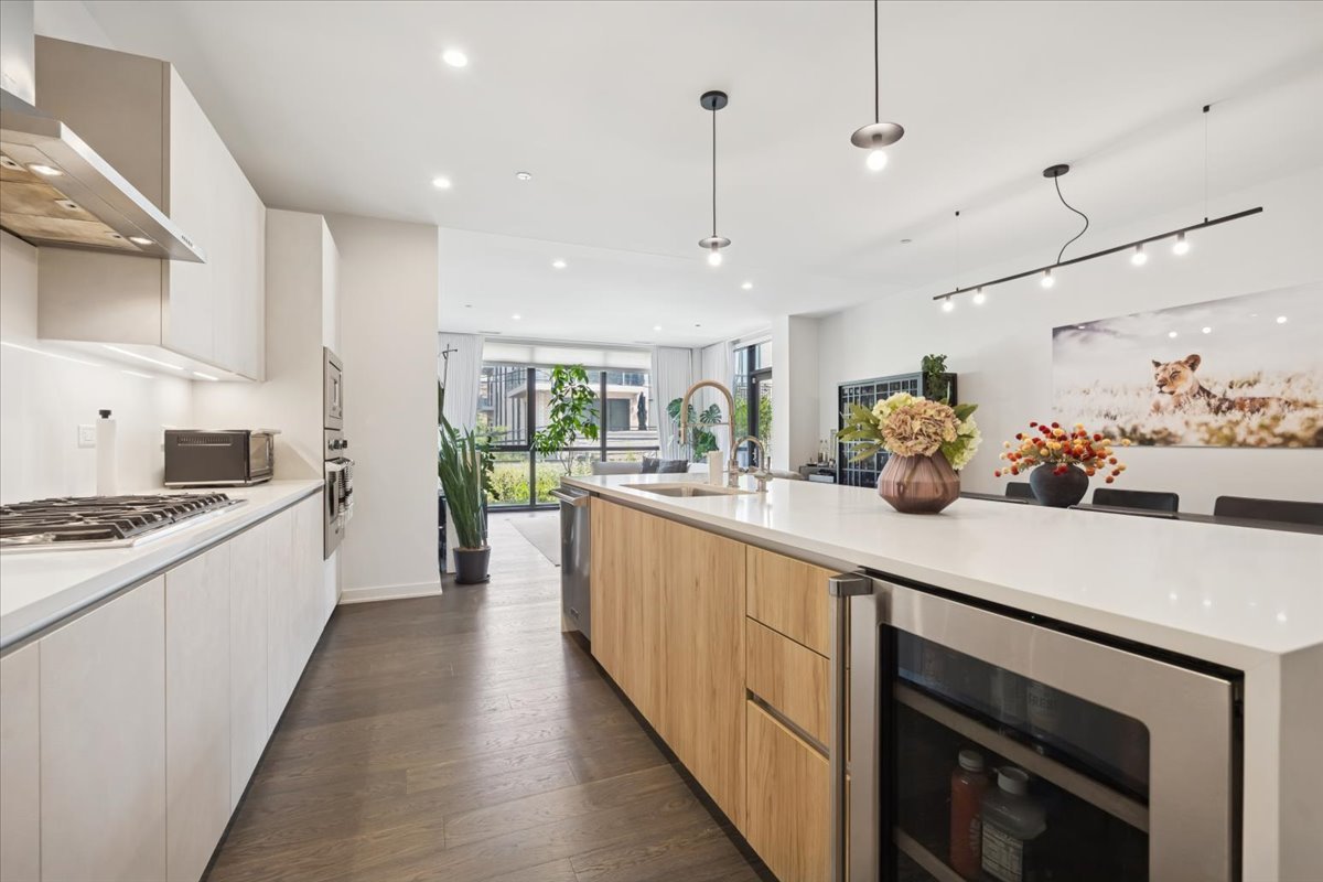 1648 W Division Street 208