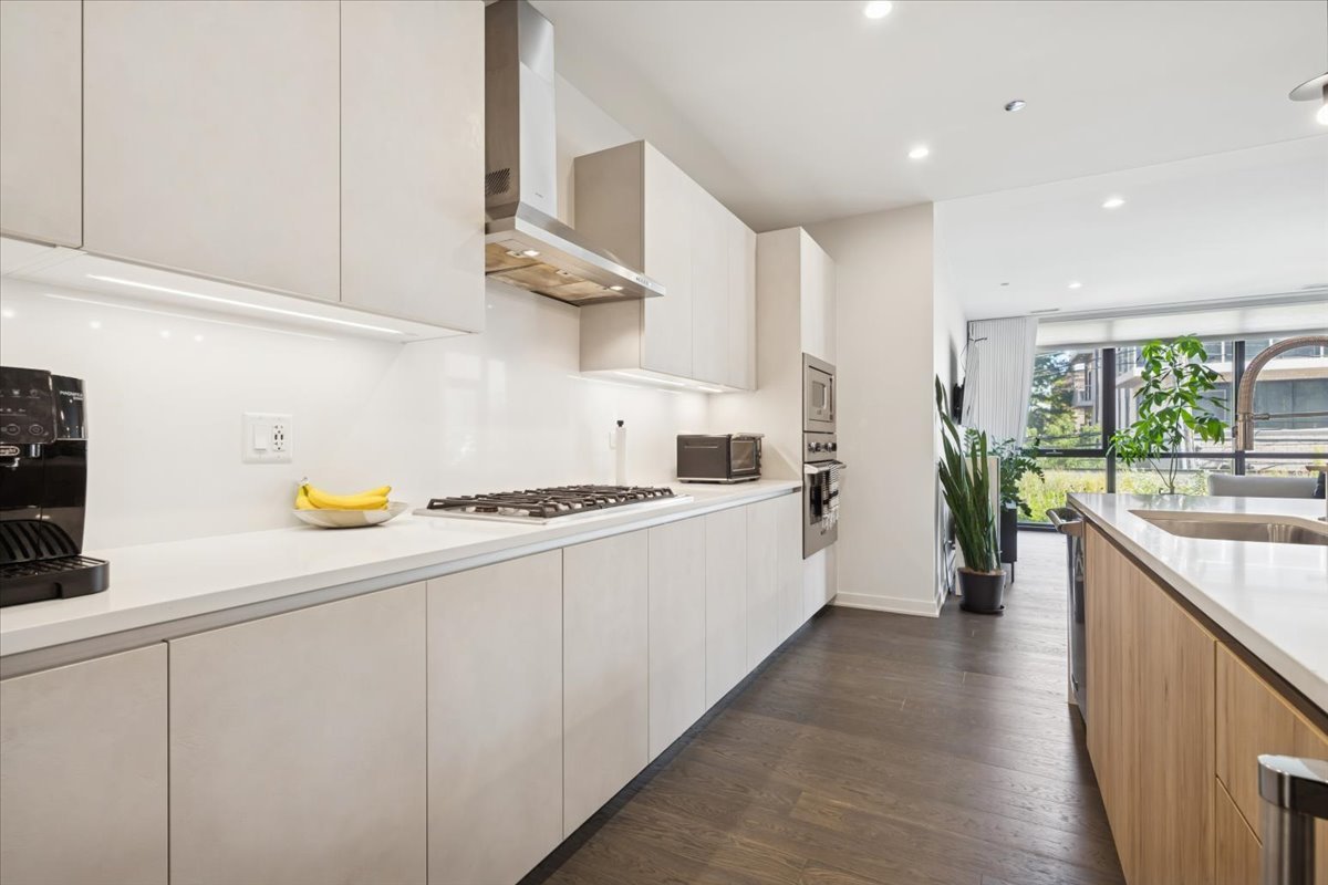 1648 W Division Street 208