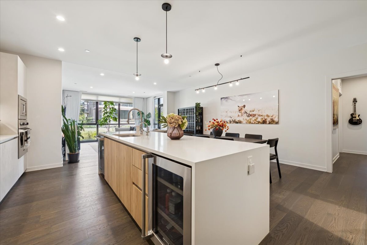 1648 W Division Street 208