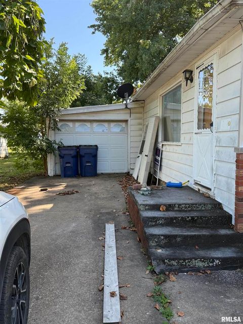 Tiny photo for 1306 E POPLAR Street, West Frankfort, IL 62896 (MLS # QC4267364)