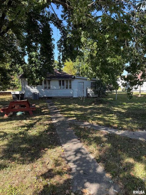 Tiny photo for 1306 E POPLAR Street, West Frankfort, IL 62896 (MLS # QC4267364)