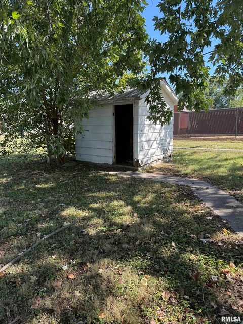 Tiny photo for 1306 E POPLAR Street, West Frankfort, IL 62896 (MLS # QC4267364)