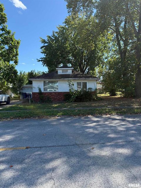 Tiny photo for 1306 E POPLAR Street, West Frankfort, IL 62896 (MLS # QC4267364)