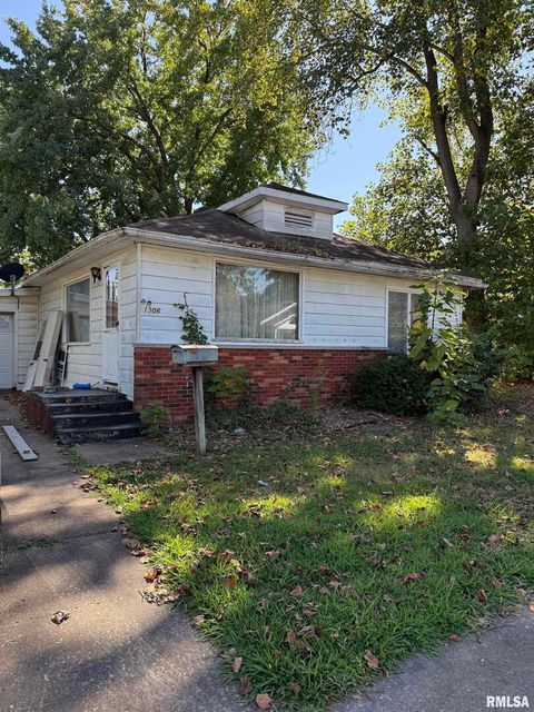 Tiny photo for 1306 E POPLAR Street, West Frankfort, IL 62896 (MLS # QC4267364)