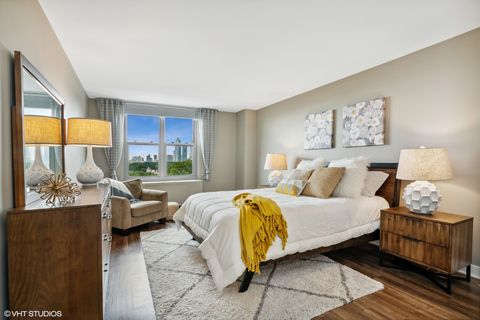 Tiny photo for 400 E RANDOLPH Street #913, Chicago, IL 60601 (MLS # 12476885)