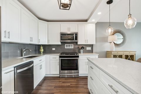 Tiny photo for 400 E RANDOLPH Street #913, Chicago, IL 60601 (MLS # 12476885)