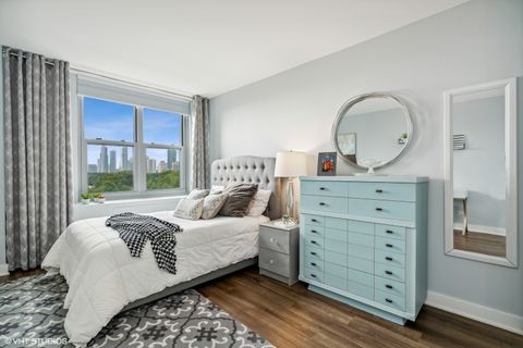 Tiny photo for 400 E RANDOLPH Street #913, Chicago, IL 60601 (MLS # 12476885)