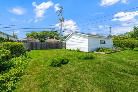 Tiny photo for 8822 Central Park Avenue, Evanston, IL 60203 (MLS # 12433994)