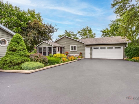 Tiny photo for 717 Roberts Road, Winthrop Harbor, IL 60096 (MLS # 12730213)