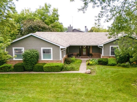 Tiny photo for 717 Roberts Road, Winthrop Harbor, IL 60096 (MLS # 12730213)