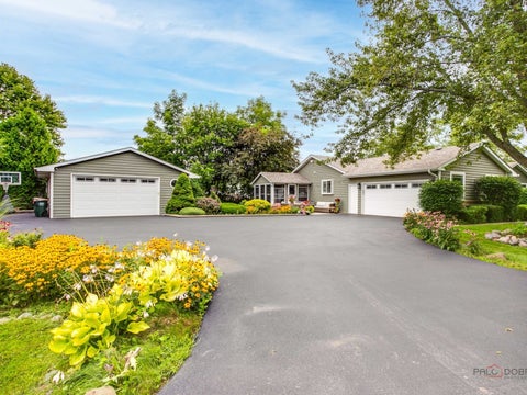 Tiny photo for 717 Roberts Road, Winthrop Harbor, IL 60096 (MLS # 12730213)