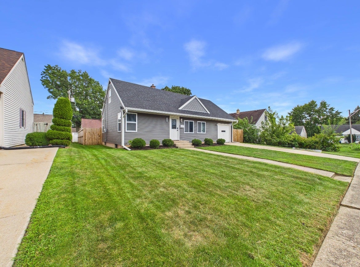 1328 LEAMAN Place