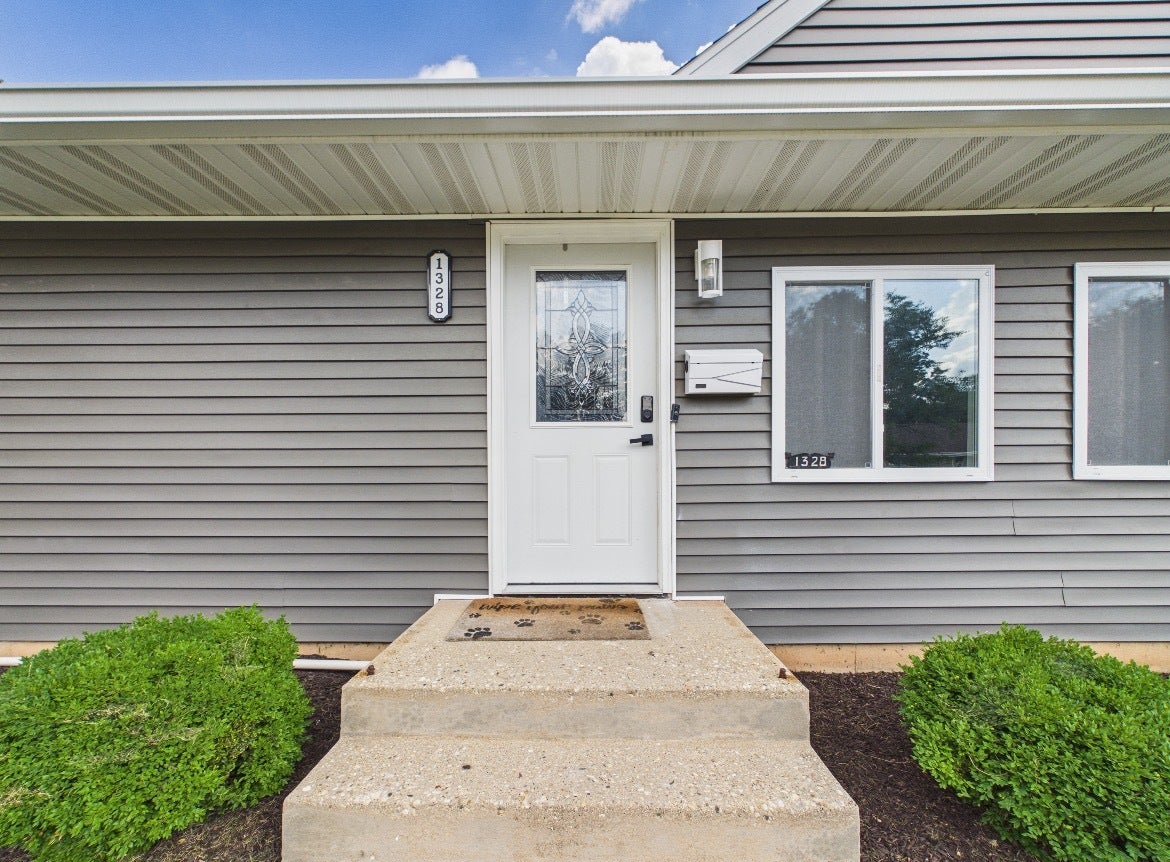 1328 LEAMAN Place