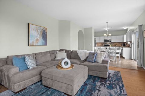 Tiny photo for 1995 Colchester Avenue, Hoffman Estates, IL 60192 (MLS # 12594548)