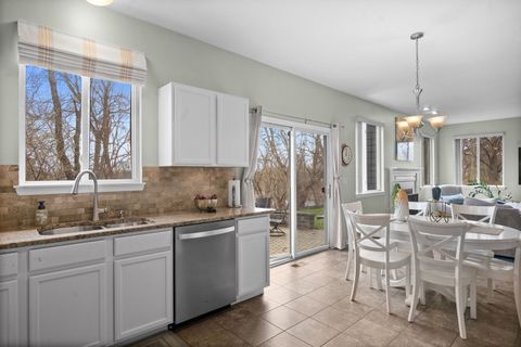 Tiny photo for 1995 Colchester Avenue, Hoffman Estates, IL 60192 (MLS # 12594548)