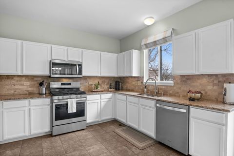 Tiny photo for 1995 Colchester Avenue, Hoffman Estates, IL 60192 (MLS # 12594548)