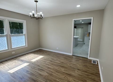 Tiny photo for 940 Tanglewood Drive, Wheeling, IL 60090 (MLS # 12602613)