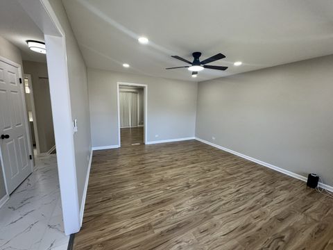 Tiny photo for 940 Tanglewood Drive, Wheeling, IL 60090 (MLS # 12602613)