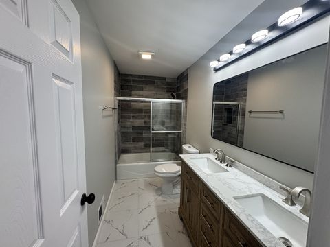 Tiny photo for 940 Tanglewood Drive, Wheeling, IL 60090 (MLS # 12602613)