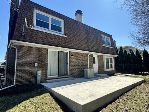 Tiny photo for 940 Tanglewood Drive, Wheeling, IL 60090 (MLS # 12602613)