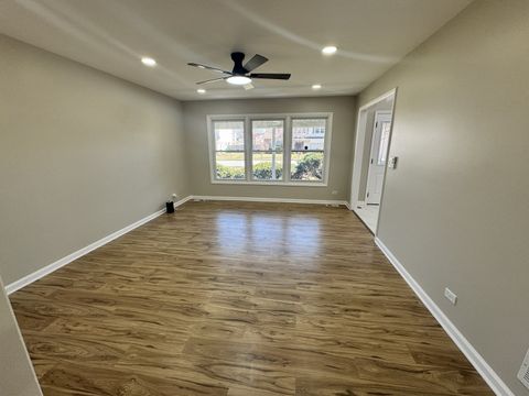 Tiny photo for 940 Tanglewood Drive, Wheeling, IL 60090 (MLS # 12602613)