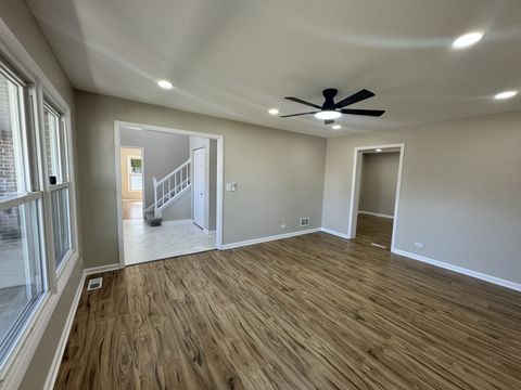 Tiny photo for 940 Tanglewood Drive, Wheeling, IL 60090 (MLS # 12602613)