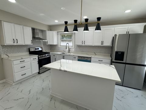 Tiny photo for 940 Tanglewood Drive, Wheeling, IL 60090 (MLS # 12602613)