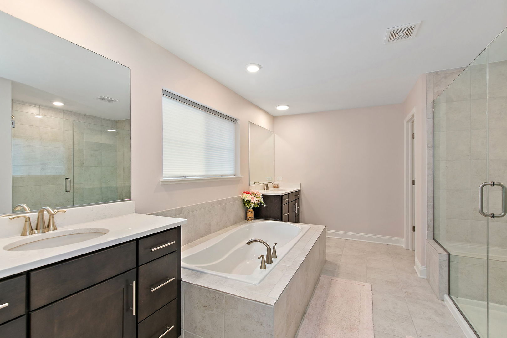 Crystal Lake, Illinois 60012, United States, 5 Bedrooms Bedrooms, ,4 BathroomsBathrooms,Residential,Active,204454