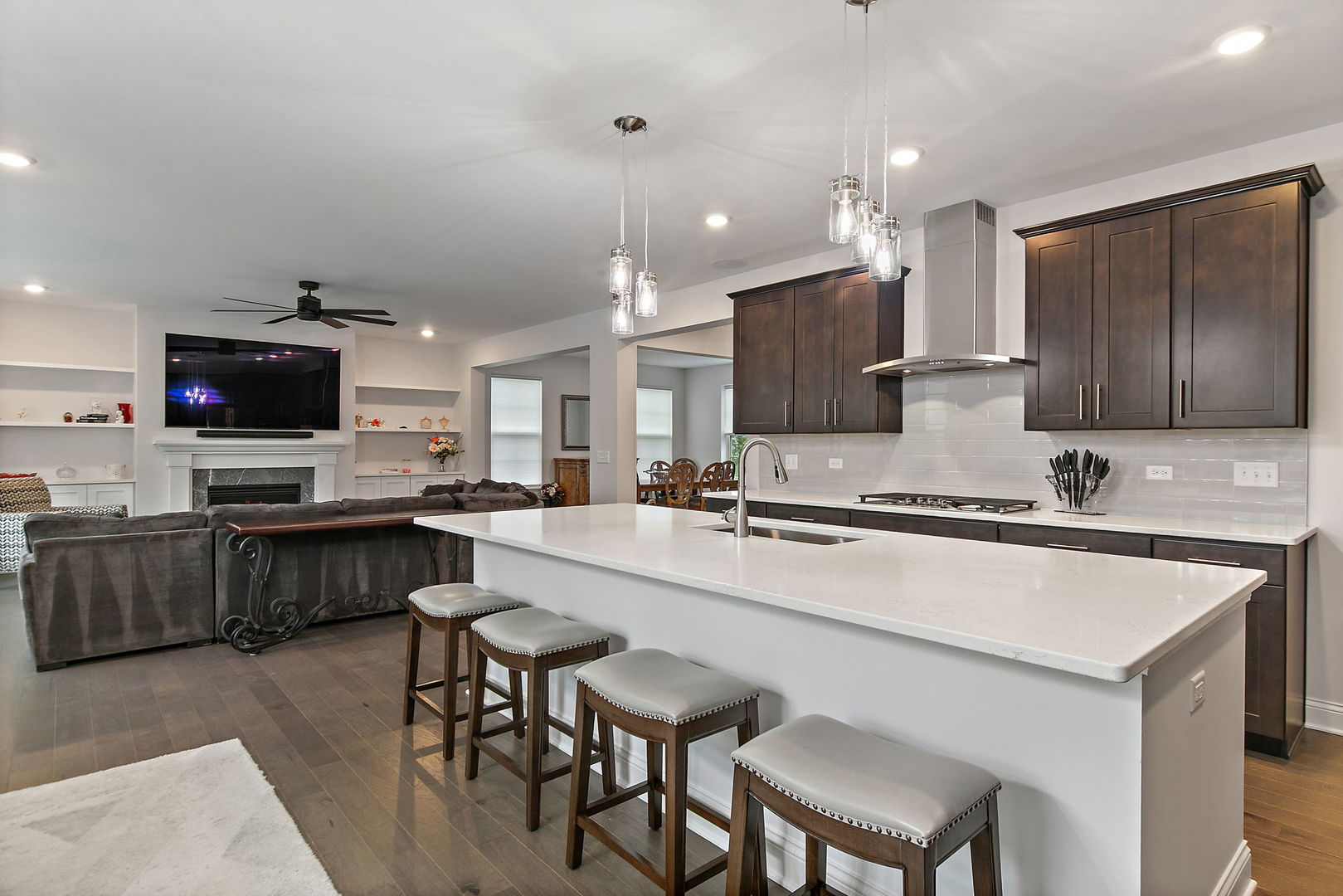 Crystal Lake, Illinois 60012, United States, 5 Bedrooms Bedrooms, ,4 BathroomsBathrooms,Residential,Active,204454