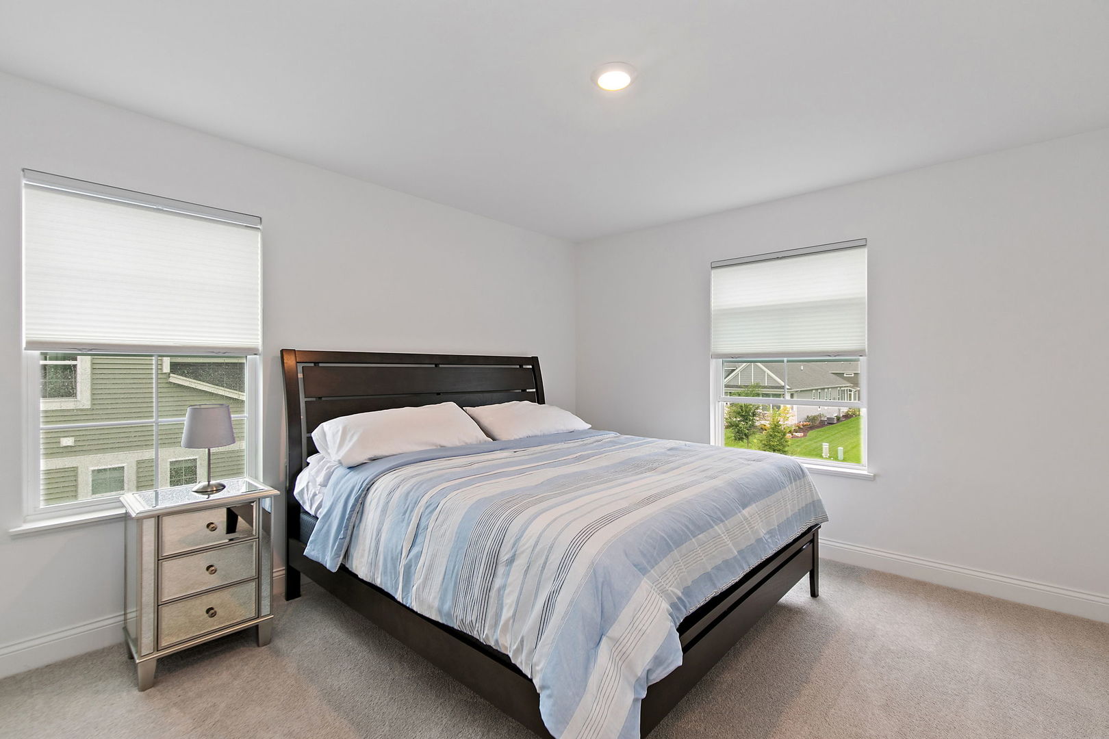 Crystal Lake, Illinois 60012, United States, 5 Bedrooms Bedrooms, ,4 BathroomsBathrooms,Residential,Active,204454