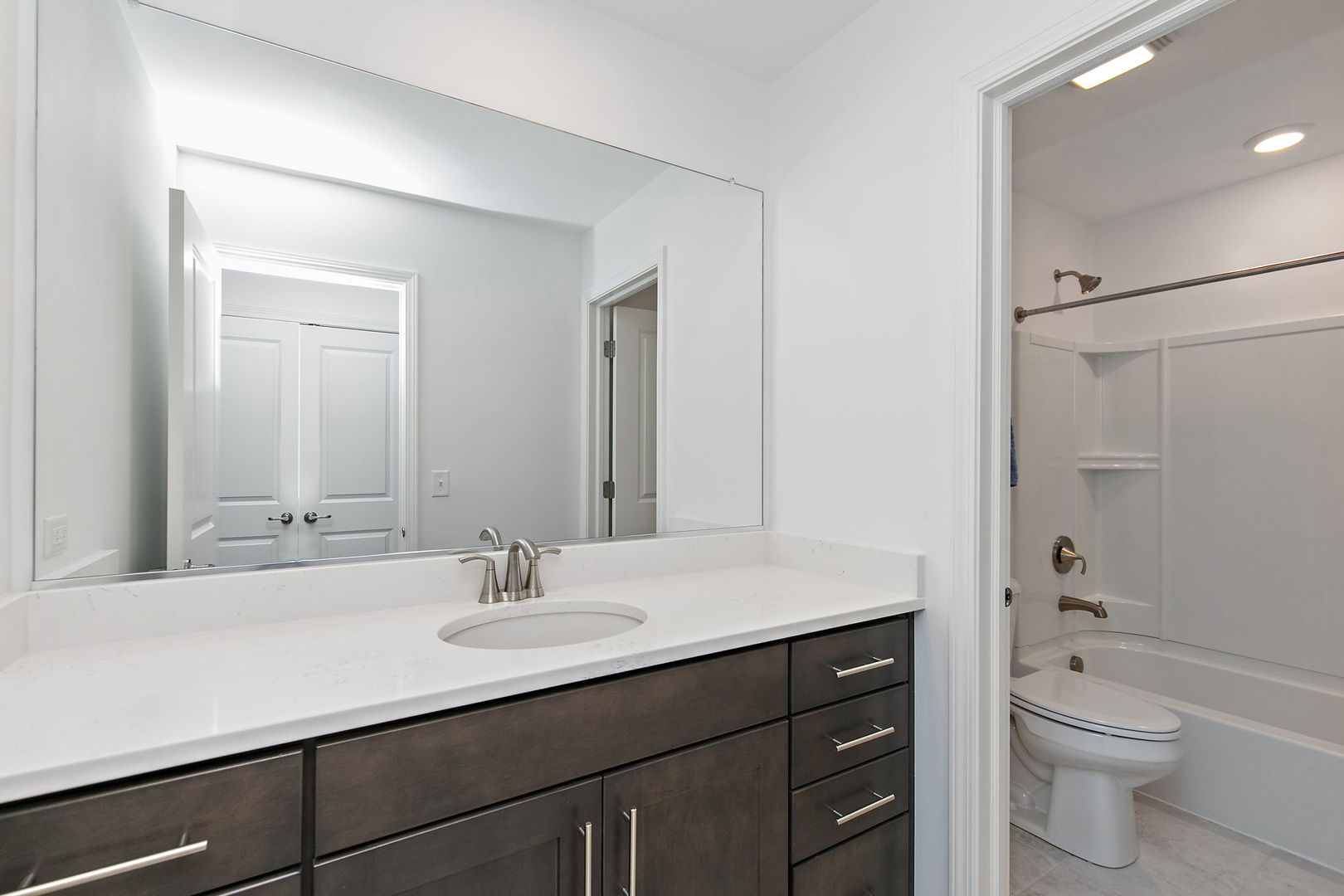 Crystal Lake, Illinois 60012, United States, 5 Bedrooms Bedrooms, ,4 BathroomsBathrooms,Residential,Active,204454