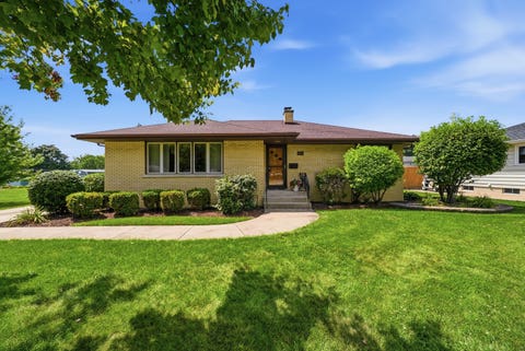 Photo of 811 Magnolia Drive, Joliet, IL 60435 (MLS # 12720603)