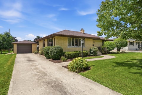 Tiny photo for 811 Magnolia Drive, Joliet, IL 60435 (MLS # 12720603)
