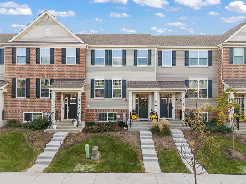Photo for 1639 Bentz Way, Batavia, IL 60510 (MLS # 12498450)