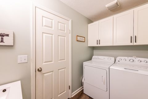 Tiny photo for 223 Huntington Court, Shorewood, IL 60404 (MLS # 12606574)