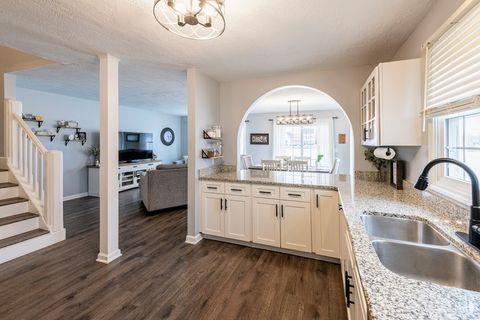 Tiny photo for 223 Huntington Court, Shorewood, IL 60404 (MLS # 12606574)