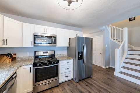 Tiny photo for 223 Huntington Court, Shorewood, IL 60404 (MLS # 12606574)