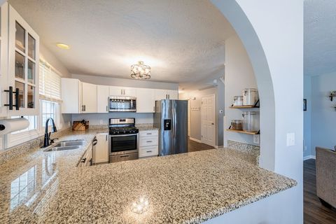 Tiny photo for 223 Huntington Court, Shorewood, IL 60404 (MLS # 12606574)