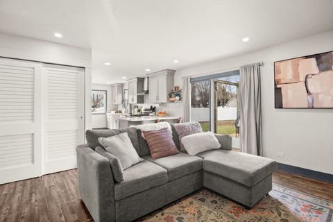 Tiny photo for 2S130 Waltham Court, Warrenville, IL 60555 (MLS # 12594686)