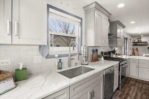 Tiny photo for 2S130 Waltham Court, Warrenville, IL 60555 (MLS # 12594686)