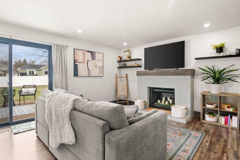 Tiny photo for 2S130 Waltham Court, Warrenville, IL 60555 (MLS # 12594686)