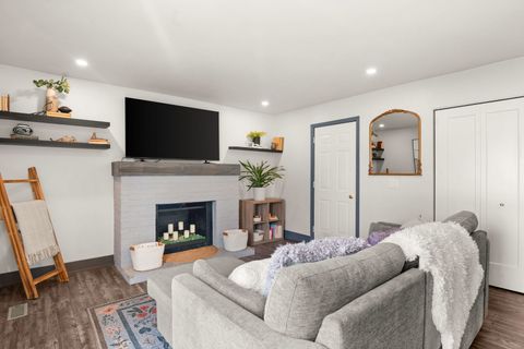 Tiny photo for 2S130 Waltham Court, Warrenville, IL 60555 (MLS # 12594686)