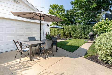 Tiny photo for 900 ROWE Avenue, Park Ridge, IL 60068 (MLS # 12500171)