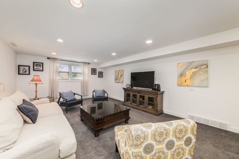 Tiny photo for 900 ROWE Avenue, Park Ridge, IL 60068 (MLS # 12500171)