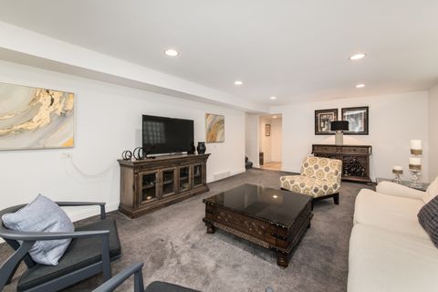 Tiny photo for 900 ROWE Avenue, Park Ridge, IL 60068 (MLS # 12500171)