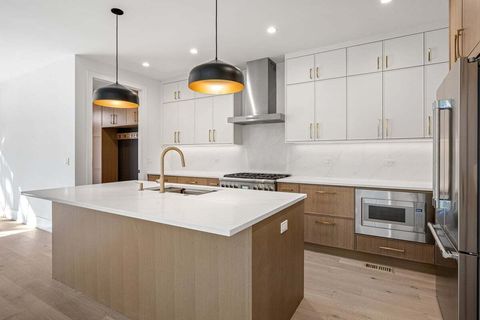 Tiny photo for 2422 Grant Street, Evanston, IL 60201 (MLS # 12469599)