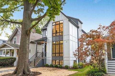 Tiny photo for 2422 Grant Street, Evanston, IL 60201 (MLS # 12469599)