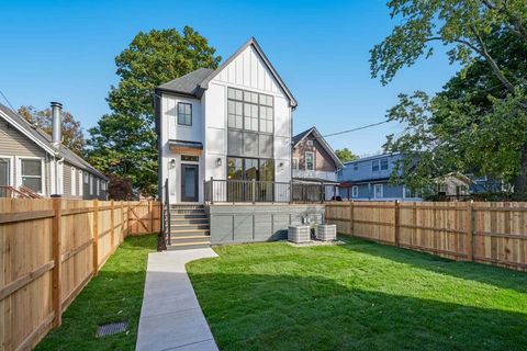 Tiny photo for 2422 Grant Street, Evanston, IL 60201 (MLS # 12469599)