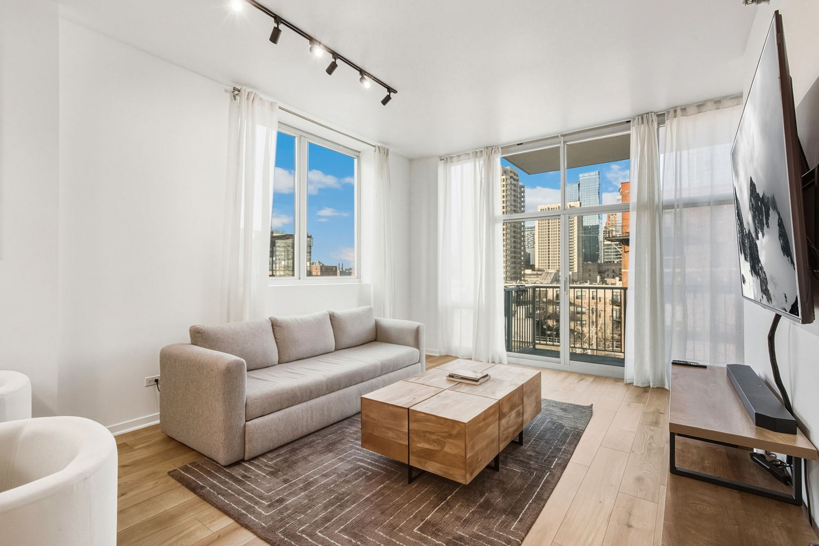 1600 S Indiana Avenue 602