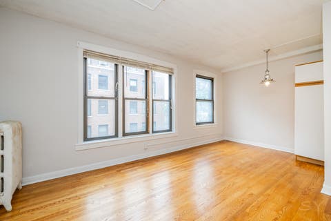 Tiny photo for 725 W Sheridan Road W #502, Chicago, IL 60613 (MLS # 12732738)